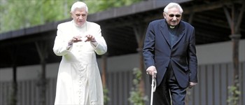El Santo Padre y su hermano, Georg Ratzinger, juntos en Castelgandolfo.